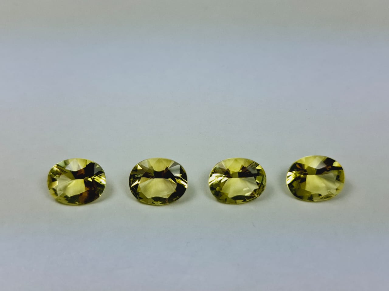 12.30ct Green Gold Calibrado 11x9mm