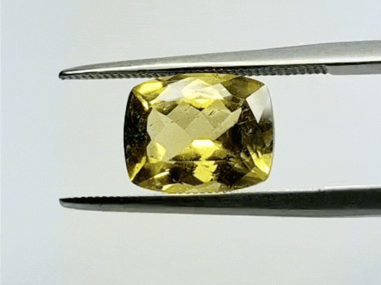 3.85ct Chrysolite 10x8mm
