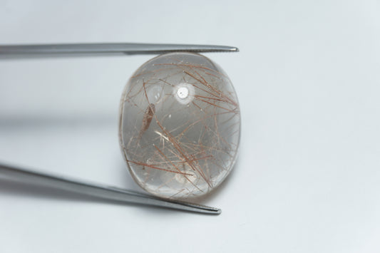 36.50ct Quartzo com inclusão cabochão 24x11mm
