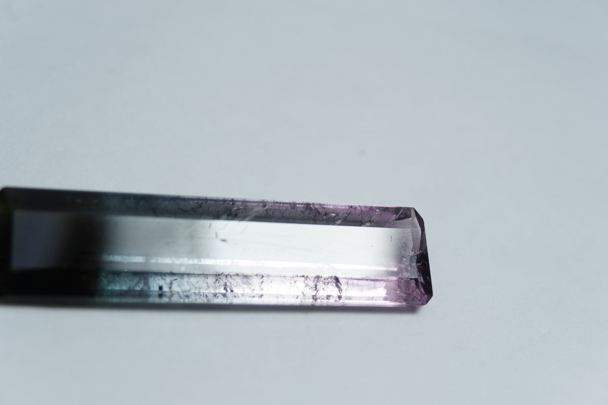Turmalina bicolor de 14,45ct 35x9mm