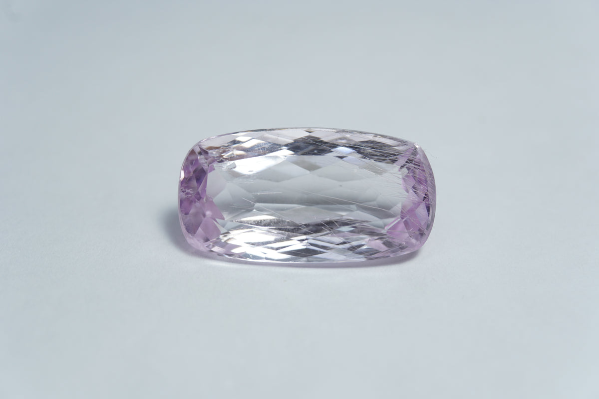 16.50ct Kunzite with needles 22x12mm