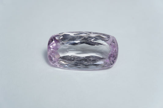 16.50ct Kunzita com agulhas 22x12mm