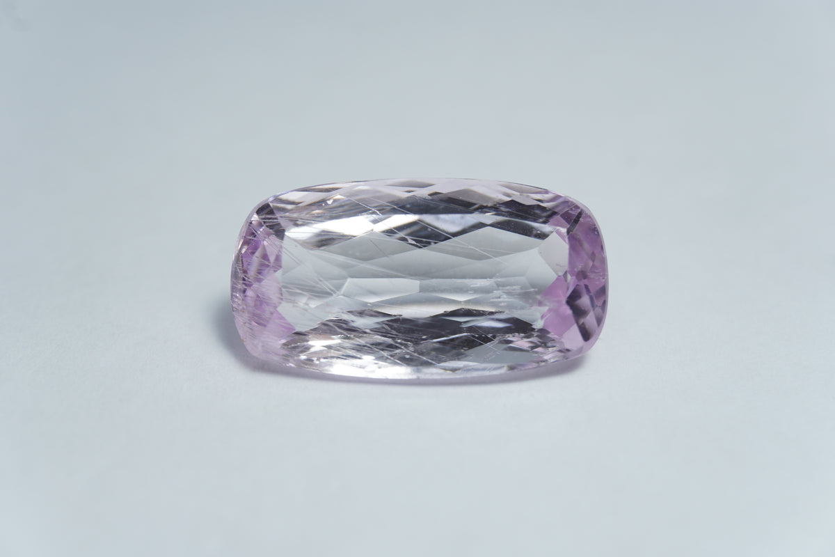 16.50ct Kunzite with needles 22x12mm