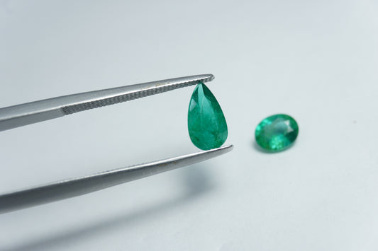 1.22ct Esmeralda 6x5mm / 8x4.5mm