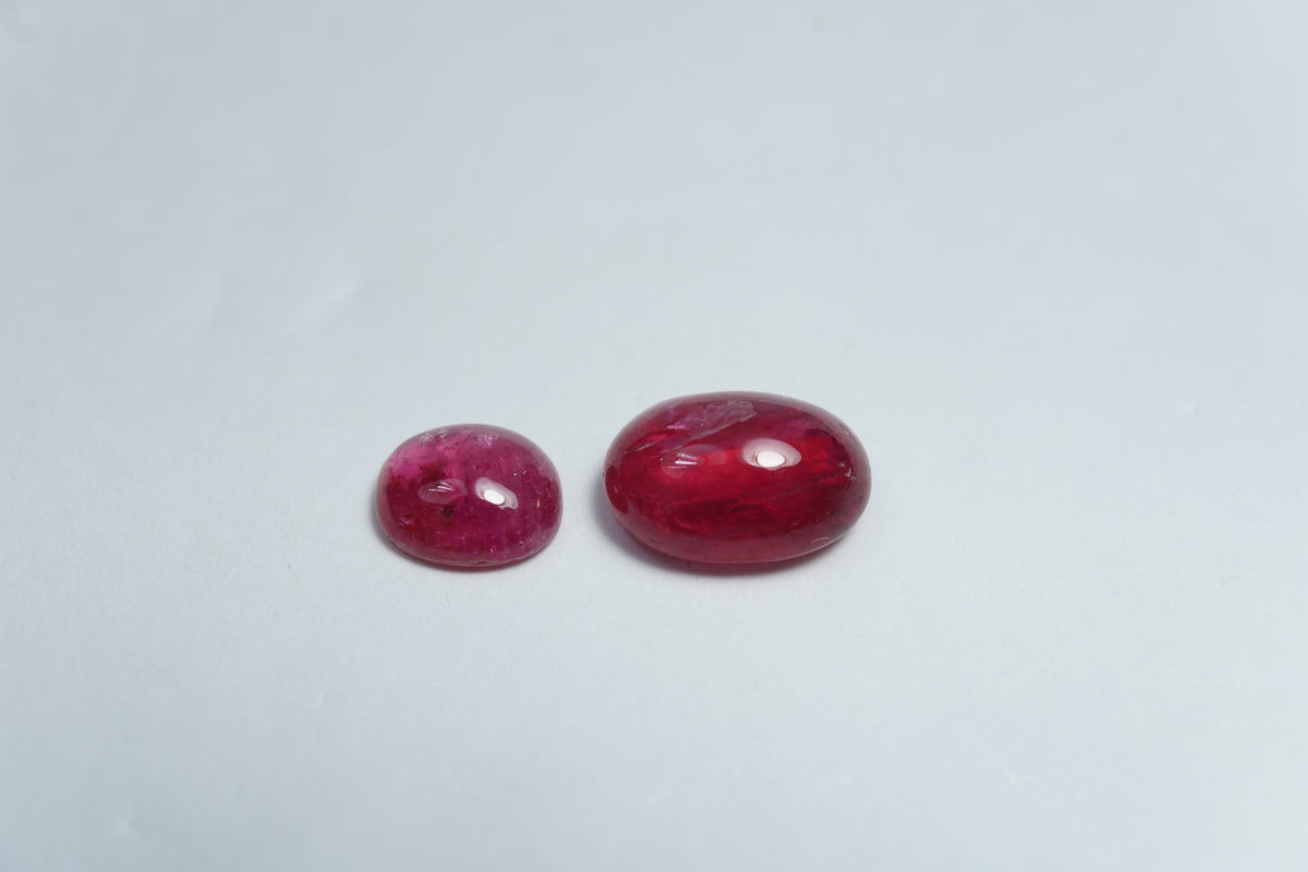 Rodonita cabochão de 4,38 quilates 7x6mm / 10x7mm