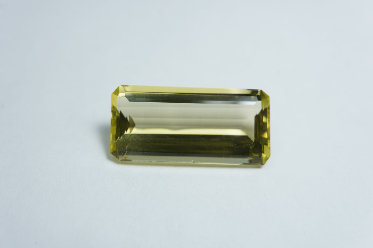 17ct Green gold 25x12mm