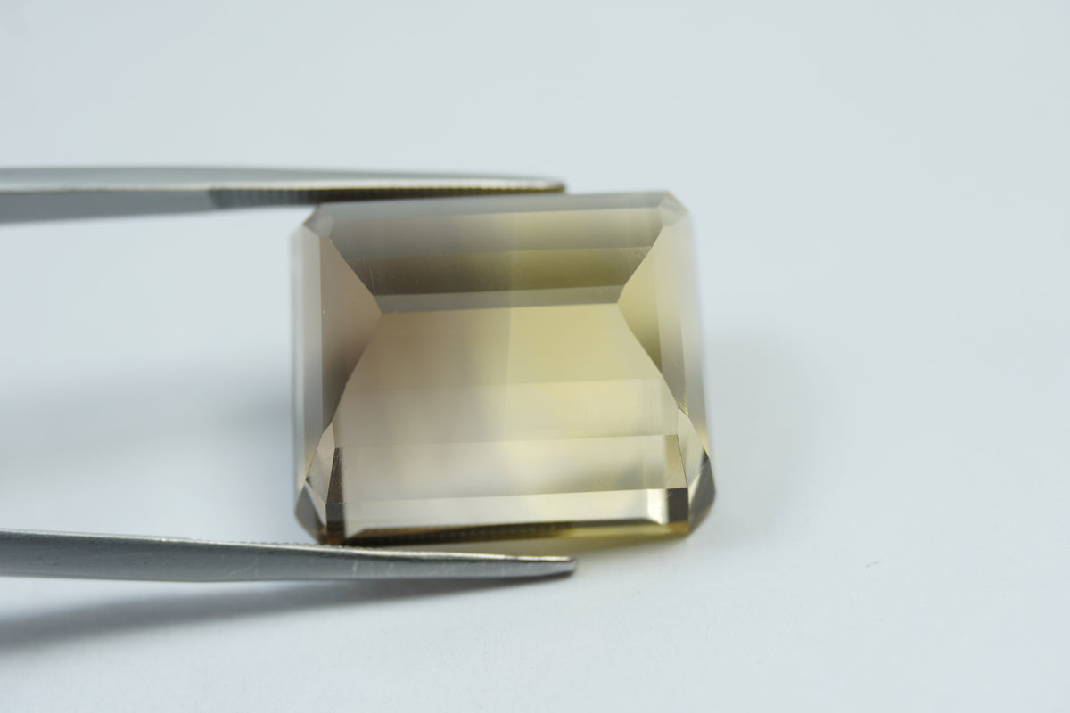 Citrino bicolor de 37,90 ct, 21x18mm