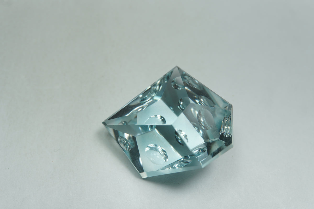 43.80ct Topázio cor natural com bolhas 25x22mm