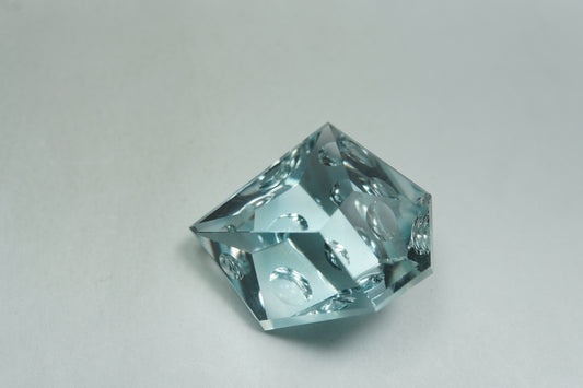 43.80ct Topázio cor natural com bolhas 25x22mm