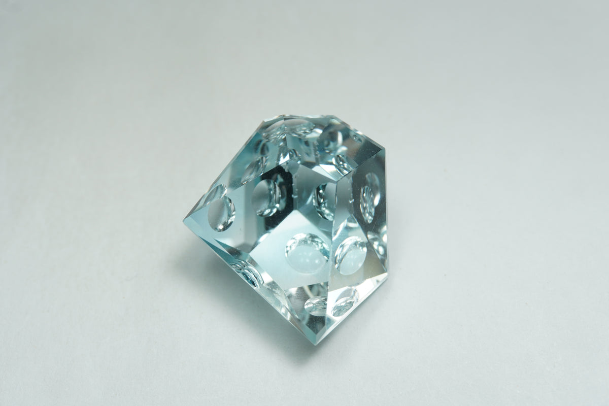 43.80ct Topázio cor natural com bolhas 25x22mm