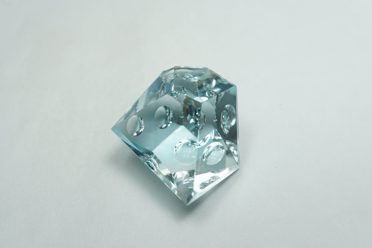43.80ct Topázio cor natural com bolhas 25x22mm