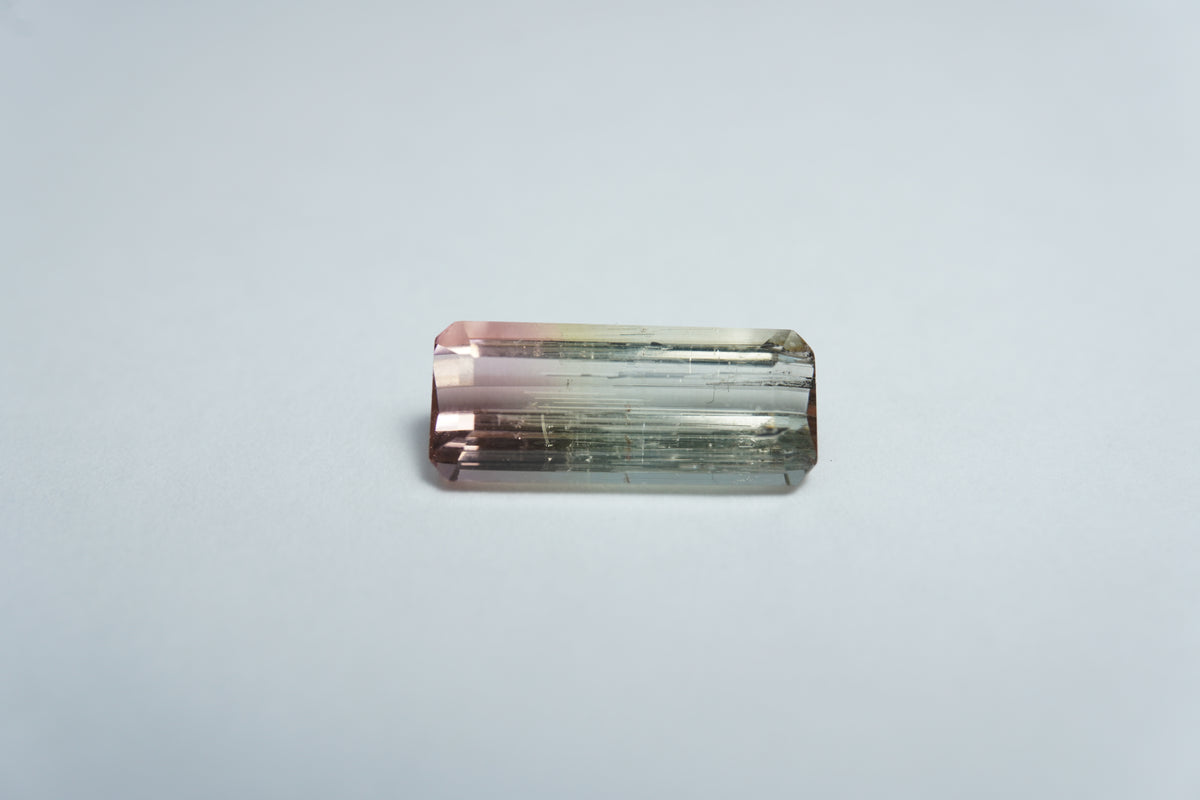 Turmalina bicolor de 2,45ct 13x5mm