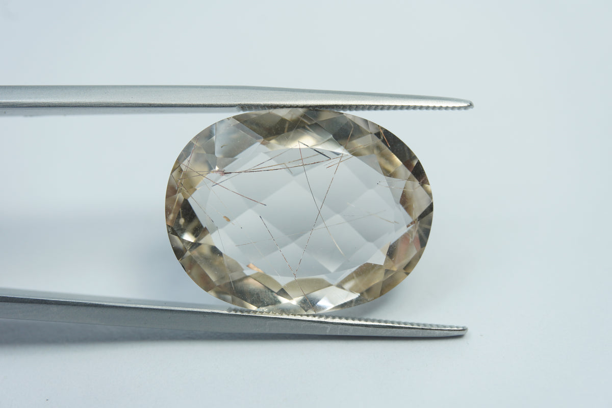 Quartzo com inclusão de 16,60 ct 22x16mm