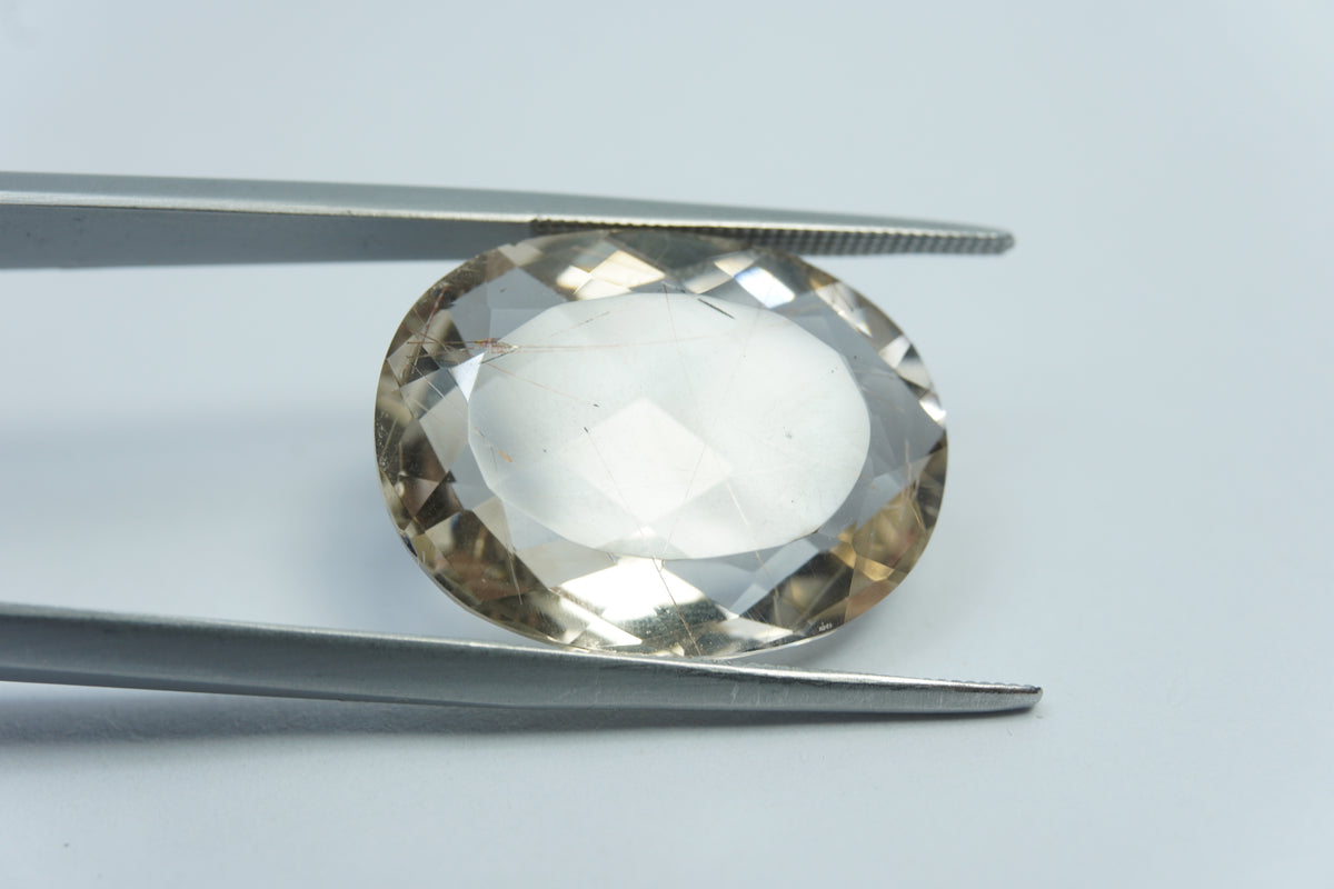 Quartzo com inclusão de 16,60 ct 22x16mm