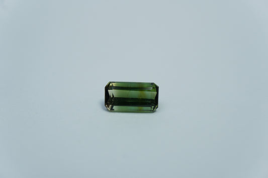 1.34ct Turmalina bicolor 8x4mm