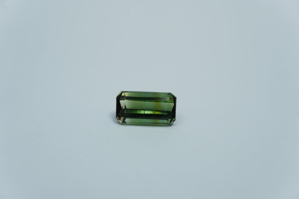Turmalina bicolor de 1,34 ct 8x4mm