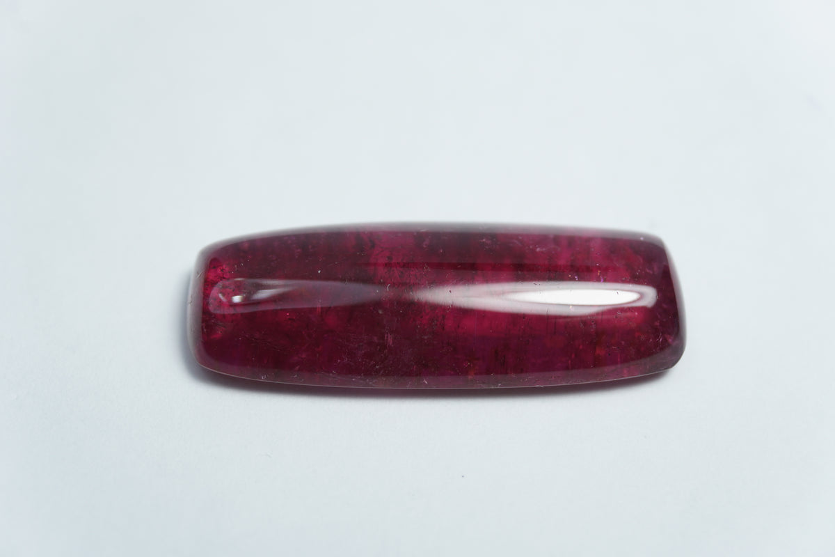 Rubelita cabochão de 21,35 ct 30x12mm