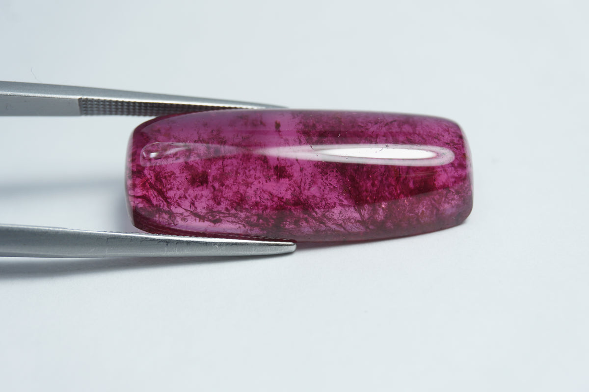 Rubelita cabochão de 21,35 ct 30x12mm