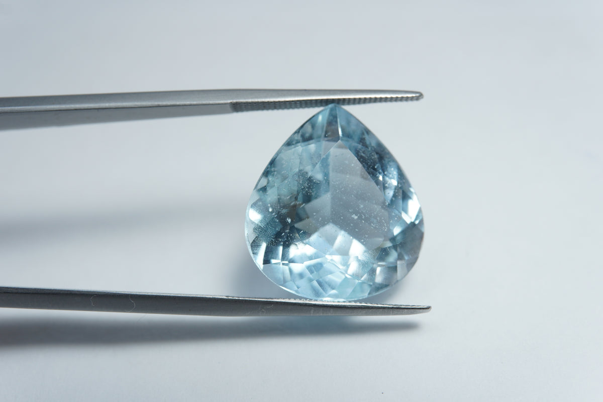 Topázio de 20,65ct cor natural 18x17mm
