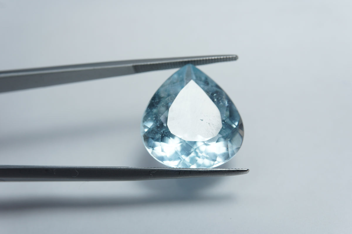 Topázio de 20,65ct cor natural 18x17mm