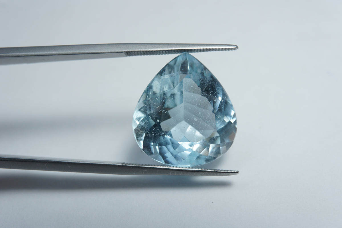 Topázio de 20,65ct cor natural 18x17mm