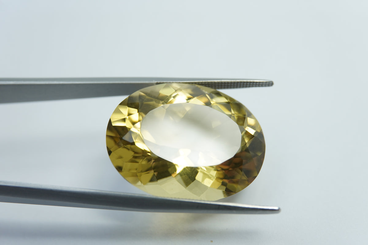 28.75 quilates Ouro verde 24x18mm
