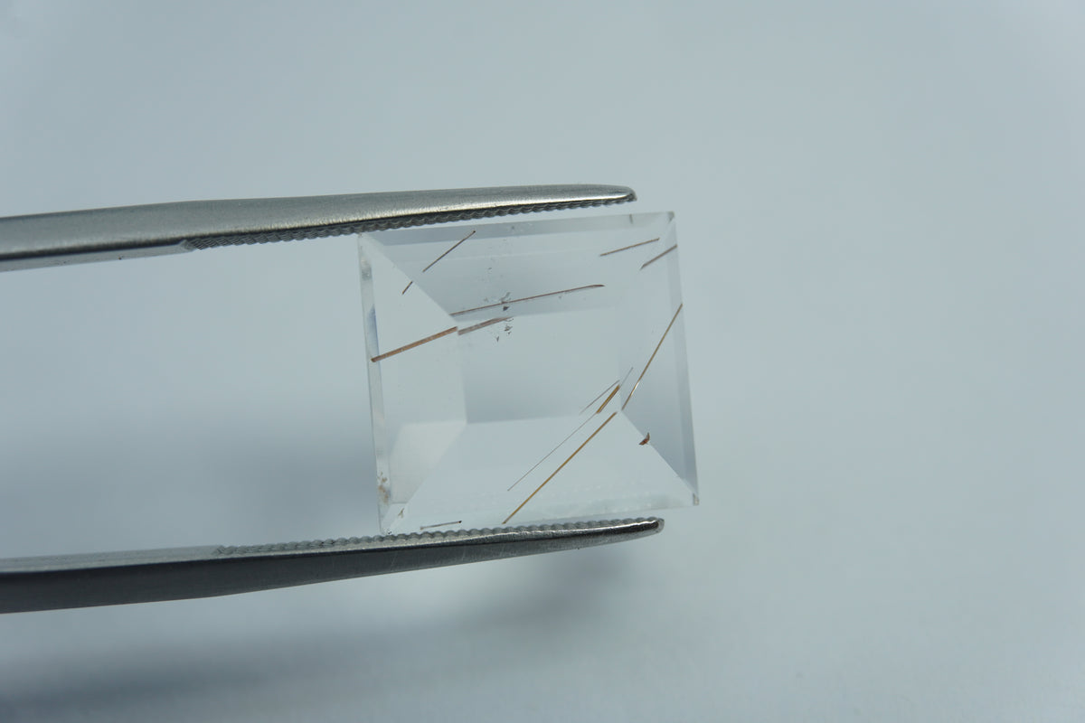 Quartzo 7,48ct com inclusão 13mm