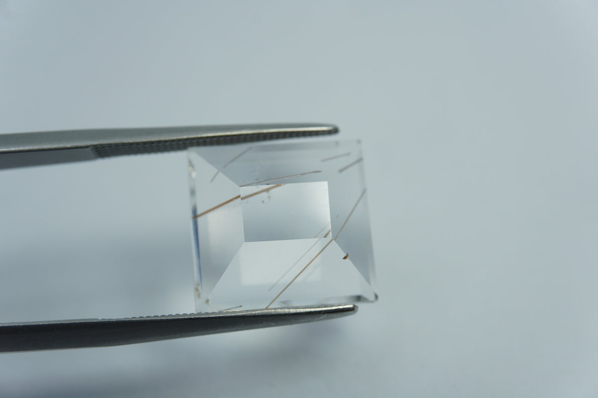 Quartzo 7,48ct com inclusão 13mm