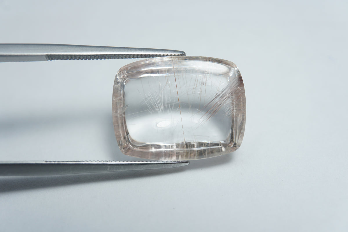 17.80ct Quartzo com inclusão em cabochão 18x14mm