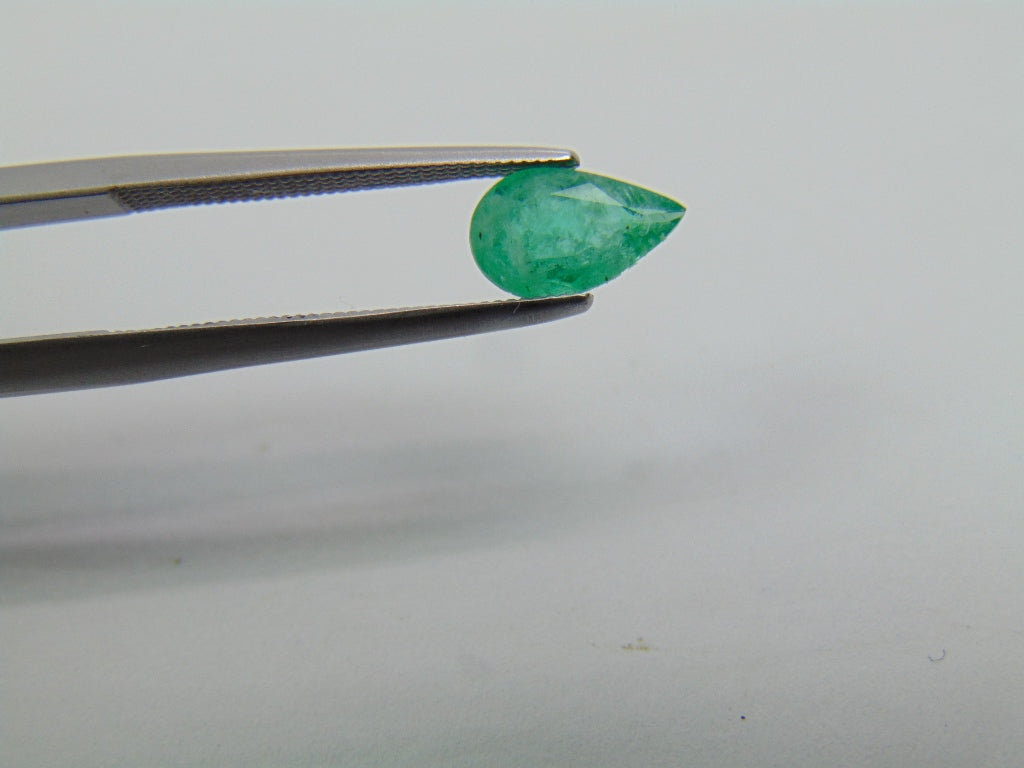 Esmeralda de 0,70 quilates 8x5mm
