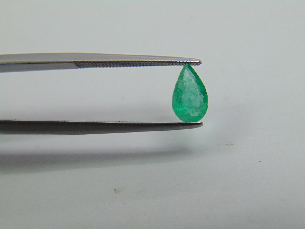 Esmeralda de 0,70 quilates 8x5mm