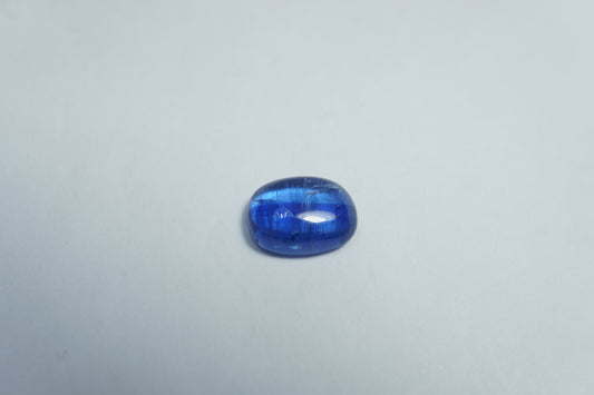 2.08ct Cianita cabochão 8x6mm