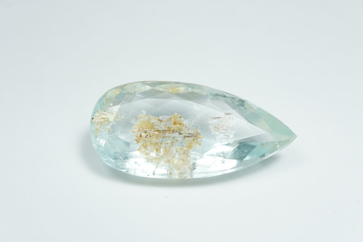 27.35ct Água-marinha com inclusão 33x16mm