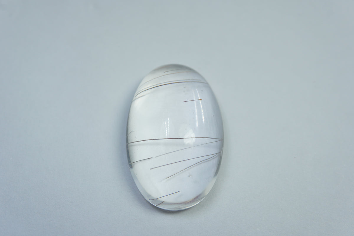 Quartzo com inclusão em cabochão de 21,80ct 26x16mm