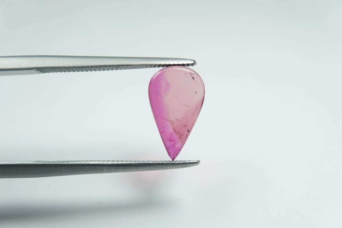 1.67ct Turmalina cabochão 11x6.5mm