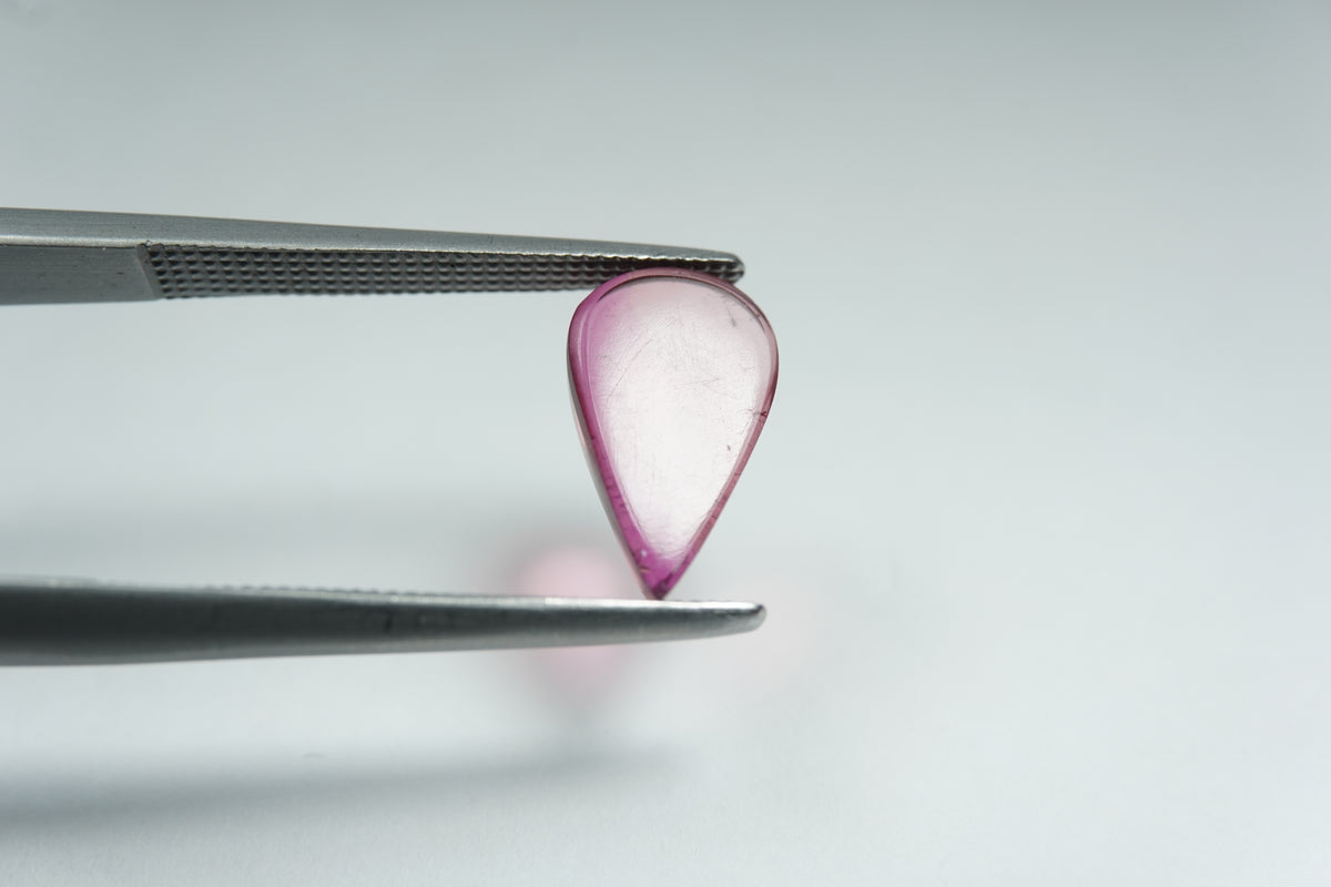 1.67ct Turmalina cabochão 11x6.5mm