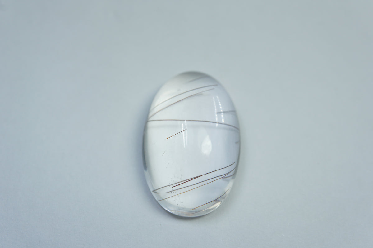 Quartzo com inclusão em cabochão de 21,80ct 26x16mm