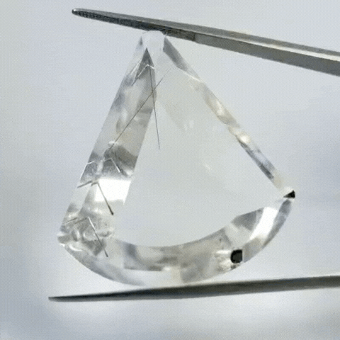 57.45ct Quartzo com Inclusão 37x34mm