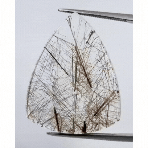 32.40ct Quartz With Inclusion 31x25mm