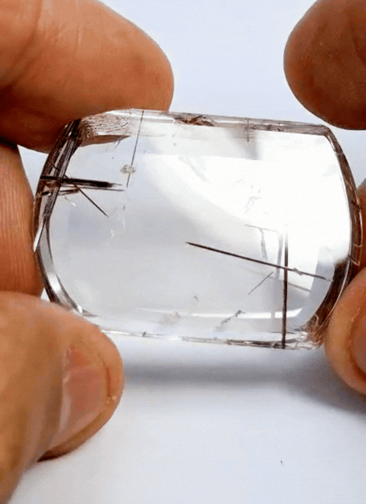 70.90ct Quartzo com Inclusão 36x25mm