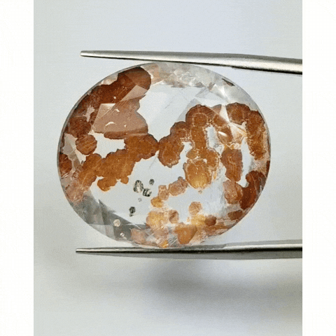 29.70ct Quartzo Com Inclusão 25x21mm