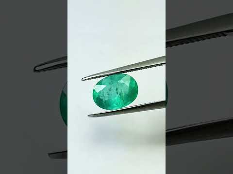 2.37ct Esmeralda 10x7.5mm