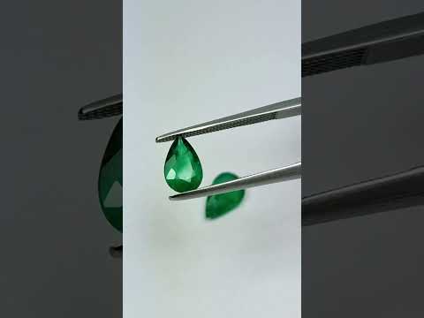 1.95ct Esmeralda 10x6mm / 9x5mm