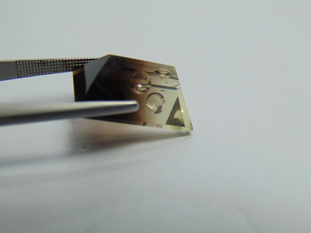 12.30ct Quartz Green Gold Bicolor 18x13mm