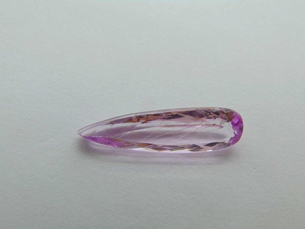 Kunzita de 8,60ct com Agulhas 26x8mm