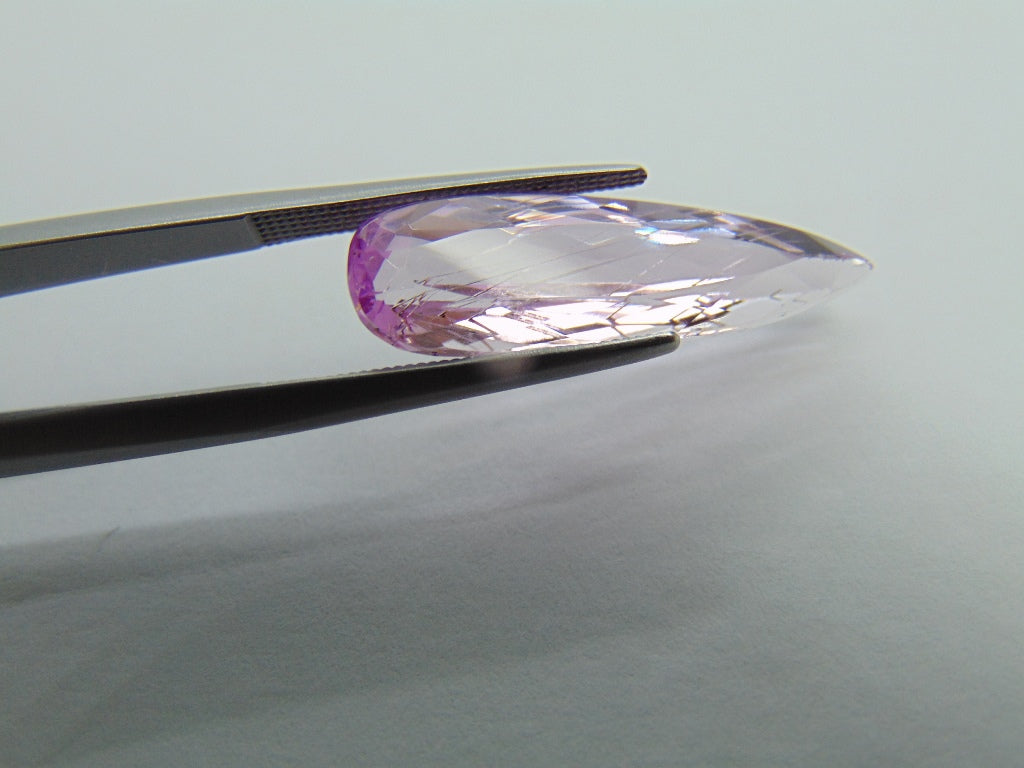 Kunzita de 8,60ct com Agulhas 26x8mm