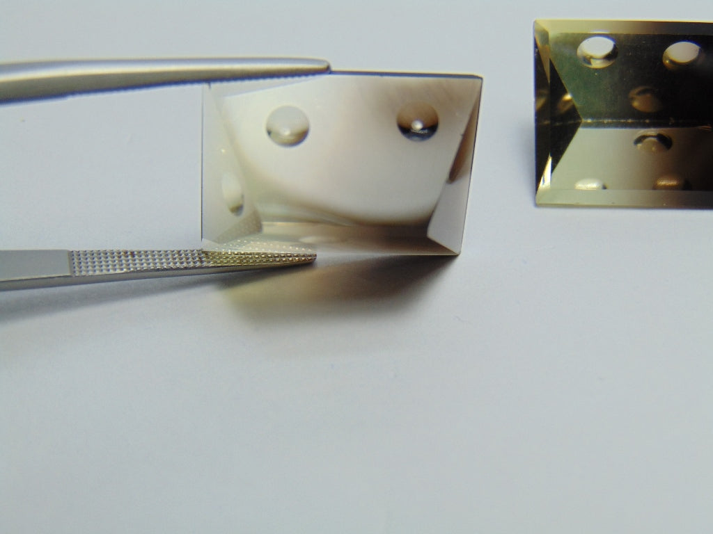 35.40ct Quartz Bicolor 20x15mm