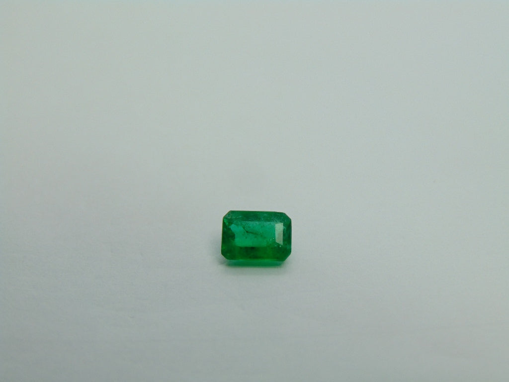 Esmeralda de 0,77 ct 6,5x5 mm
