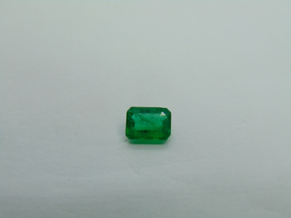 Esmeralda de 0,77 ct 6,5x5 mm