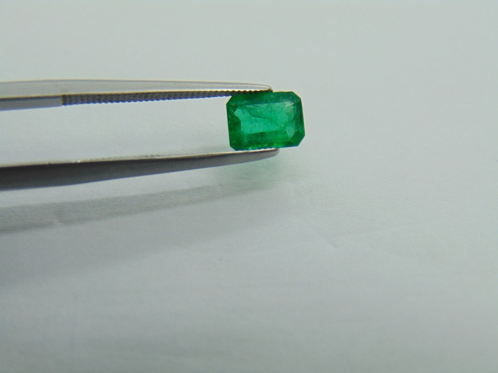 Esmeralda de 0,77 ct 6,5x5 mm